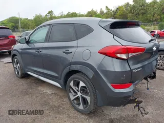 2017 Hyundai Tucson Value z VIN KM8J33A28HU399978, wystawiony jako IAAI lot #41987370 z przebiegiem 96 958 mil mil oraz . Historia ofert i sprzedaży dostępna na DreamBid. Obrazek 3.