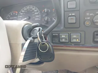 2000 Cadillac Escalade z VIN 1GYEK63R1YR207043, wystawiony jako IAAI lot #42139944 z przebiegiem 225 265 mil mil oraz . Historia ofert i sprzedaży dostępna na DreamBid. Obrazek 11.