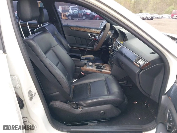 2011 Mercedes-Benz E-Class E 350 Luxury with VIN WDDHF8HB5BA491366, listed as a IAAI auction lot 42101099 with 310,217 mi miles. Bid and sale history available at carsss.com. Image 5.