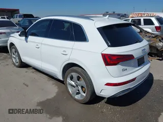 2021 Audi Q5 Premium Plus with VIN WA1BAAFYXM2050143, listed as a IAAI auction lot 41724418 with 60,638 mi miles. Bid and sale history available at carsss.com. Image 3.