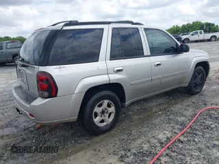 2006 Chevrolet TrailBlazer LS with VIN 1GNDS13S062218295, listed as a IAAI auction lot 42155383 with 237,179 mi miles and . Bid and sale history available at DreamBid. Image 4.