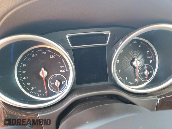 2017 Mercedes-Benz GLS 550 z VIN 4JGDF7DE9HA771623, wystawiony jako Copart lot #55745455 z przebiegiem Nie podano mil oraz Szkoda całkowita • Salvage title. Historia ofert i sprzedaży dostępna na DreamBid. Obrazek 9.
