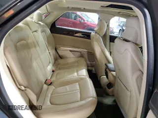 2015 Lincoln MKZ z VIN 3LN6L2J95FR613519, wystawiony jako Copart lot #59165895 z przebiegiem 117 630 mil mil oraz Szkoda całkowita • Salvage title. Historia ofert i sprzedaży dostępna na DreamBid. Obrazek 10.