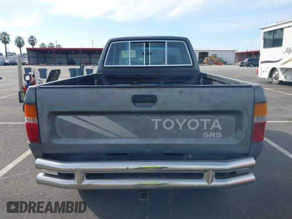 1989 Toyota Pickup с VIN JT4RN13S9K0003042, выставлен на аукционе IAAI как лот 41827042 с пробегом 347 063 миль миль и . История ставок и продаж доступна на DreamBid. Изображение 16.
