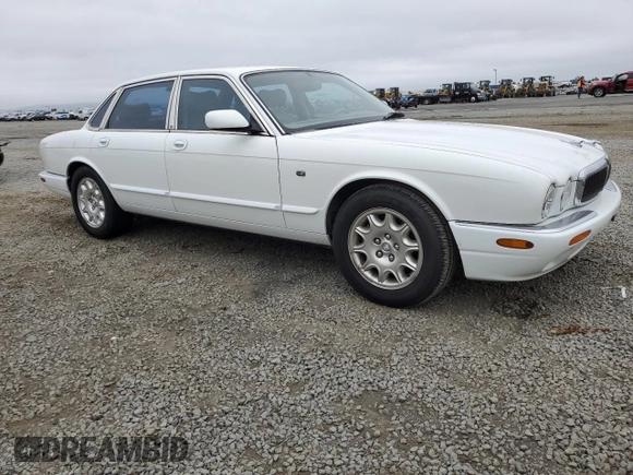 1999 Jaguar XJ with VIN SAJHX1040XC864208, listed as a Copart auction lot 59748585 with 130,577 mi miles and Clean title. Bid and sale history available at DreamBid. Image 4.
