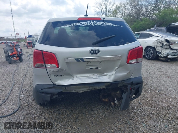 2013 Kia Sorento LX with VIN 5XYKTCA60DG372961, listed as a IAAI auction lot 42061693 with 181,034 mi miles. Bid and sale history available at carsss.com. Image 6.