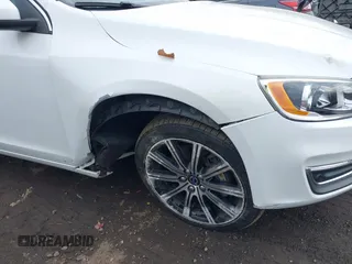 2017 Volvo S60 Inscription z VIN LYV402TK3HB196430, wystawiony jako IAAI lot #41301147 z przebiegiem 20 188 mil mil oraz . Historia ofert i sprzedaży dostępna na DreamBid. Obrazek 6.