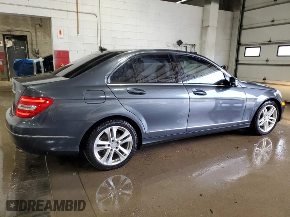 2013 Mercedes-Benz C 300 Sport z VIN WDDGF8AB2DR259172, wystawiony jako Copart lot #57073655 z przebiegiem 124 247 mil mil oraz Szkoda całkowita • Salvage title. Historia ofert i sprzedaży dostępna na DreamBid. Obrazek 3.