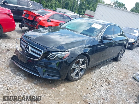 2018 Mercedes-Benz E-Class E 300 with VIN WDDZF4KB5JA345523, listed as a IAAI auction lot 39889766 with 782,391 mi miles. Bid and sale history available at carsss.com. Image 17.