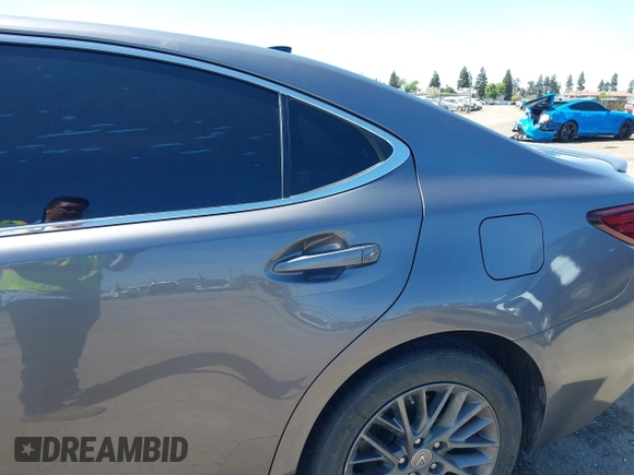 2018 Lexus ES with VIN 58ABK1GG1JU093377, listed as a IAAI auction lot 41980562 with 94,484 mi miles. Bid and sale history available at carsss.com. Image 19.