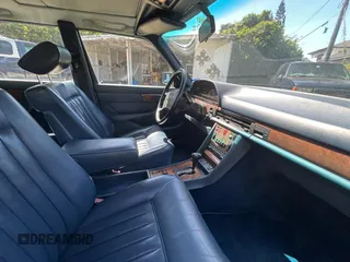 1988 Mercedes-Benz 560 with VIN WDBCA39D0JA421504, listed as a Copart auction lot 52342525 with 82,277 mi miles and Clean Title. Bid and sale history available at DreamBid. Image 5.