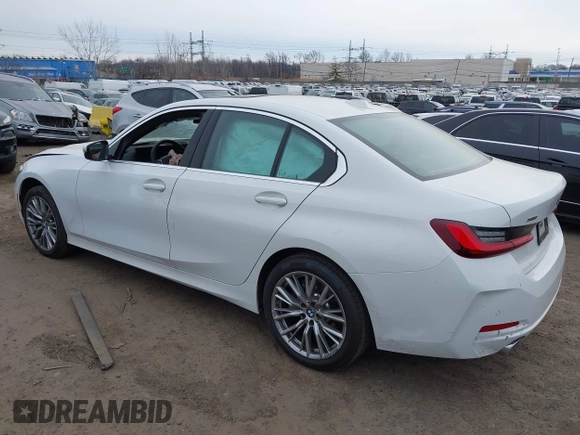 2024 BMW 3 Series 330i xDrive with VIN 3MW89FF04R8E84855, listed as a IAAI auction lot 41318061 with 1,047 mi miles. Bid and sale history available at carsss.com. Image 3.