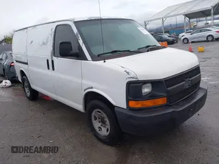 2007 Chevrolet Express Cargo Van with VIN 1GCGG25V271204099, listed as a IAAI auction lot 41786959 with 195,383 mi miles. Bid and sale history available at carsss.com. Image 1.