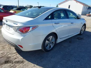 2013 Hyundai Sonata with VIN KMHEC4A45DA066755, listed as a IAAI auction lot 41892818 with 100,633 mi miles and . Bid and sale history available at carsss.com. Image 4.