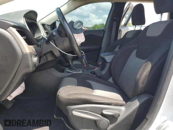 2017 Jeep Cherokee Altitude z VIN 1C4PJLAS3HW541226, wystawiony jako Copart lot #61276275 z przebiegiem 117 934 mil mil oraz Szkoda całkowita • Salvage title. Historia ofert i sprzedaży dostępna na DreamBid. Obrazek 7.