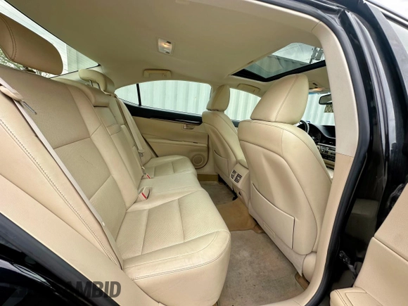 2013 Lexus ES 4dr Sdn with VIN JTHBK1GG9D2074280, listed as a Copart auction lot 55184425 with 232,217 mi miles and Clean Title. Bid and sale history available at carsss.com. Image 6.