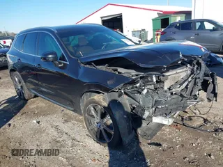2018 Volvo XC60 Inscription with VIN YV4A22RL2J1081874, listed as a IAAI auction lot 41330217 with 100,611 mi miles. Bid and sale history available at carsss.com. Image 1.