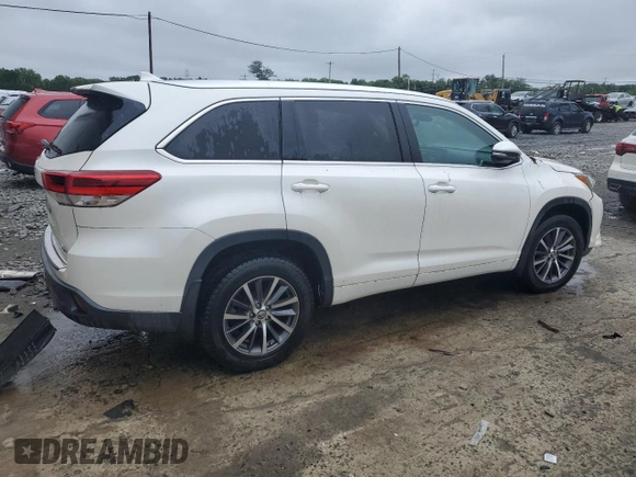 2018 Toyota Highlander SE z VIN 5TDJZRFH6JS554573, wystawiony jako Copart lot #60682225 z przebiegiem 81 373 mil mil oraz Szkoda całkowita • Salvage title. Historia ofert i sprzedaży dostępna na DreamBid. Obrazek 3.