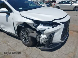 2025 Lexus NX 250 Premium z VIN JTJGDCAZ6S5024713, wystawiony jako IAAI lot #42020261 z przebiegiem 5833 mil mil oraz . Historia ofert i sprzedaży dostępna na DreamBid. Obrazek 6.