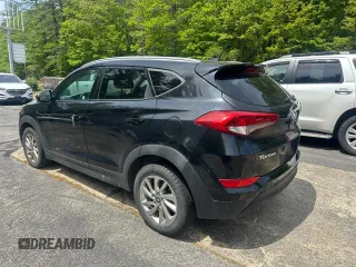 2016 Hyundai Tucson SE z VIN KM8J3CA43GU145854, wystawiony jako Copart lot #59172555 z przebiegiem 221 398 mil mil oraz Czysty tytuł • Clean title. Historia ofert i sprzedaży dostępna na DreamBid. Obrazek 3.
