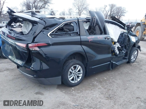 2021 Toyota Sienna Limited with VIN 5TDZRKEC6MS042879, listed as a IAAI auction lot 40883754 with 1 mi miles. Bid and sale history available at carsss.com. Image 4.