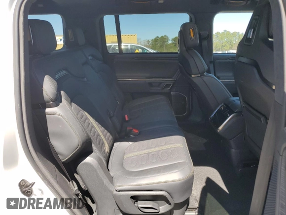 2024 Rivian R1S Adventure z VIN 7PDSGABA7RN034025, wystawiony jako Copart lot #49332795 z przebiegiem Nie podano mil oraz Szkody całkowita. Historia ofert i sprzedaży dostępna na DreamBid. Obrazek 11.