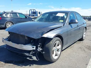 2015 BMW 3 Series 320i xDrive с VIN WBA3C3G55FNS73810, выставлен на аукционе IAAI как лот 41822468 с пробегом 76 779 миль миль и . История ставок и продаж доступна на DreamBid. Изображение 17.