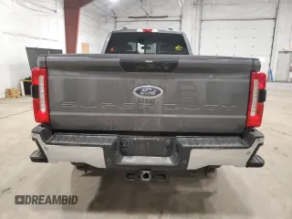 2023 Ford F-250 XL z VIN 1FT7X2BN1PEE10883, wystawiony jako Copart lot #51453135 z przebiegiem Nie podano mil oraz Szkoda całkowita • Salvage title. Historia ofert i sprzedaży dostępna na DreamBid. Obrazek 6.
