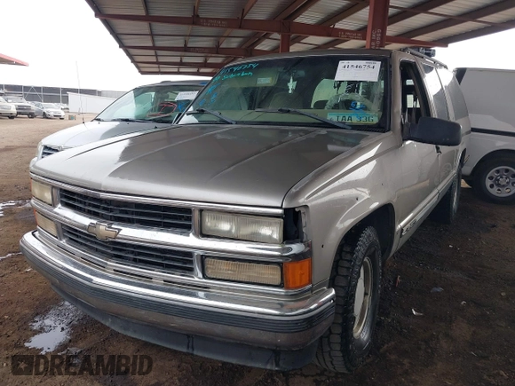 1999 Chevrolet Suburban with VIN 3GNEC16R8XG145731, listed as a IAAI auction lot 41546754 with 204,902 mi miles. Bid and sale history available at carsss.com. Image 2.
