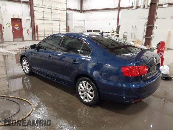 2011 Volkswagen Jetta SE z VIN 3VWDZ7AJ6BM105985, wystawiony jako IAAI lot #41818129 z przebiegiem 126 051 mil mil oraz . Historia ofert i sprzedaży dostępna na DreamBid. Obrazek 3.