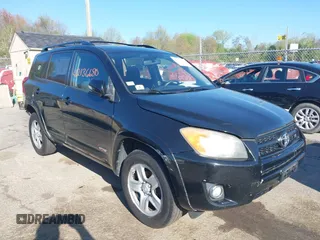 2010 Toyota RAV4 Sport с VIN JTMRK4DV2A5095499, выставлен на аукционе IAAI как лот 42136680 с пробегом 247 230 миль миль и . История ставок и продаж доступна на DreamBid. Изображение 1.