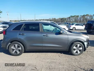 2017 Kia Niro FE with VIN KNDCB3LC7H5082788, listed as a IAAI auction lot 41429802 with 86,532 mi miles. Bid and sale history available at carsss.com. Image 13.