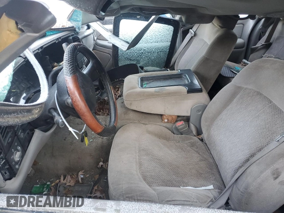 2000 Chevrolet Silverado 1500 LS with VIN 2GCEC19V3Y1241827, listed as a Copart auction lot 83176464 with 0 mi miles and Salvage Title. Bid and sale history available at carsss.com. Image 7.