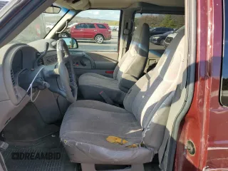 2003 Chevrolet Astro z VIN 1GNDM19X53B126723, wystawiony jako Copart lot #73498964 z przebiegiem 250 015 mil mil oraz Nie do naprawy. Historia ofert i sprzedaży dostępna na DreamBid. Obrazek 7.
