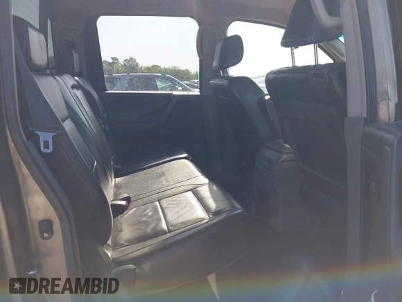 2006 Nissan Titan LE z VIN 1N6BA07B86N566431, wystawiony jako IAAI lot #42000954 z przebiegiem 230 325 mil mil oraz . Historia ofert i sprzedaży dostępna na DreamBid. Obrazek 8.