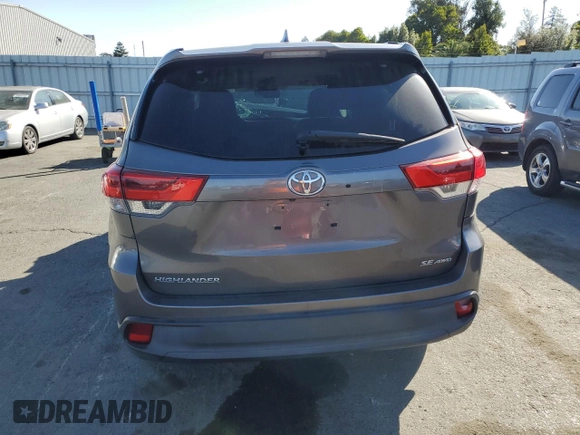 2018 Toyota Highlander SE z VIN 5TDJZRFH7JS543971, wystawiony jako Copart lot #59059755 z przebiegiem 60 635 mil mil oraz Szkoda całkowita • Salvage title. Historia ofert i sprzedaży dostępna na DreamBid. Obrazek 6.
