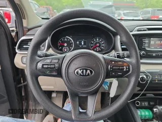2016 Kia Sorento LX z VIN 5XYPGDA56GG003372, wystawiony jako Copart lot #58873935 z przebiegiem 121 352 mil mil oraz Czysty tytuł • Clean title. Historia ofert i sprzedaży dostępna na DreamBid. Obrazek 9.