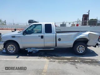 2005 Ford F-250 XL z VIN 1FTSX20555EC81170, wystawiony jako IAAI lot #42603180 z przebiegiem 111 720 mil mil oraz . Historia ofert i sprzedaży dostępna na DreamBid. Obrazek 14.