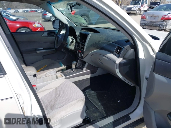 2011 Subaru Forester X z VIN JF2SHABCXBH775202, wystawiony jako IAAI lot #41982420 z przebiegiem 130 053 mil mil oraz . Historia ofert i sprzedaży dostępna na DreamBid. Obrazek 5.