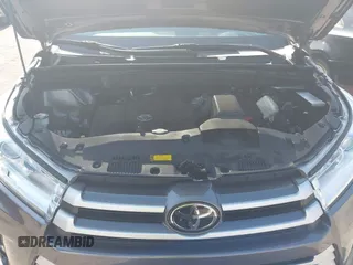 2017 Toyota Highlander XLE with VIN 5TDKZRFH6HS205427, listed as a IAAI auction lot 42581825 with Not provided miles and . Bid and sale history available at DreamBid. Image 10.