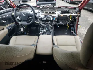 2020 Lexus ES 300h z VIN 58AD21B16LU010699, wystawiony jako Copart lot #56871475 z przebiegiem Nie podano mil oraz Szkoda całkowita • Salvage title. Historia ofert i sprzedaży dostępna na DreamBid. Obrazek 8.