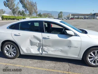 2019 Chevrolet Malibu LT with VIN 1G1ZD5ST1KF115201, listed as a IAAI auction lot 41998099 with 10,047 mi miles. Bid and sale history available at carsss.com. Image 6.