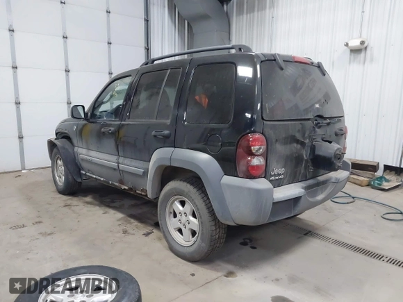 2005 Jeep Liberty Sport with VIN 1J4GL48K55W711355, listed as a IAAI auction lot 41743670 with 226,160 mi miles and . Bid and sale history available at carsss.com. Image 3.