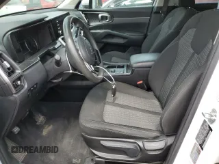 2022 Kia Sorento LX z VIN 5XYRG4LC0NG103579, wystawiony jako Copart lot #58054925 z przebiegiem 101 407 mil mil oraz Szkoda całkowita • Salvage title. Historia ofert i sprzedaży dostępna na DreamBid. Obrazek 7.