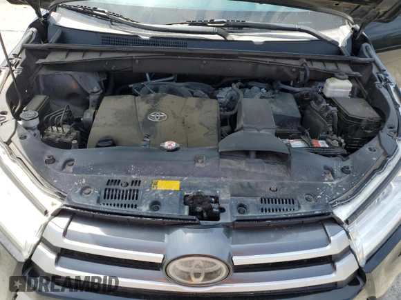 2018 Toyota Highlander SE with VIN 5TDKZRFH1JS537037, listed as a Copart auction lot 61818155 with 92,927 mi miles and Salvage title. Bid and sale history available at DreamBid. Image 12.