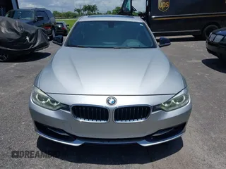 2013 BMW 3 Series 335i z VIN WBA3A9C56DF475450, wystawiony jako IAAI lot #42469522 z przebiegiem Nie podano mil oraz . Historia ofert i sprzedaży dostępna na DreamBid. Obrazek 6.