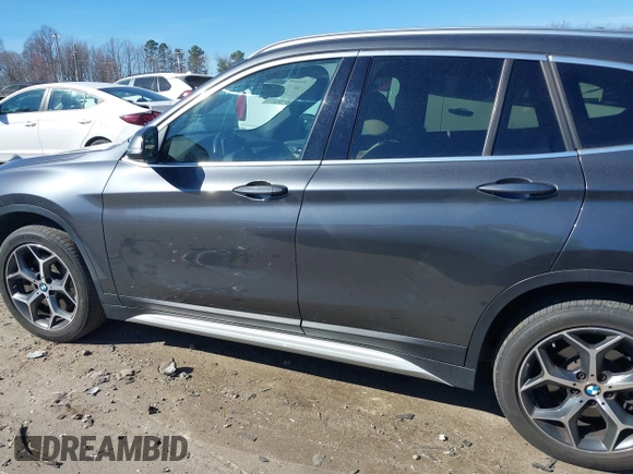 2018 BMW X1 xDrive28i z VIN WBXHT3C31J3H31737, wystawiony jako IAAI lot #41698670 z przebiegiem 68 017 mil mil oraz . Historia ofert i sprzedaży dostępna na DreamBid. Obrazek 15.