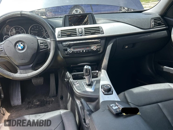 2013 BMW 3 Series 328i with VIN WBA3A5G53DNP19158, listed as a Copart auction lot 61036925 with 173,331 mi miles and Clean title. Bid and sale history available at DreamBid. Image 9.