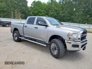 2020 Ram 2500 Tradesman z VIN 3C6UR5CL9LG252802, wystawiony jako Copart lot #65442235 z przebiegiem 316 911 mil mil oraz Czysty tytuł • Clean title. Historia ofert i sprzedaży dostępna na DreamBid. Obrazek 4.