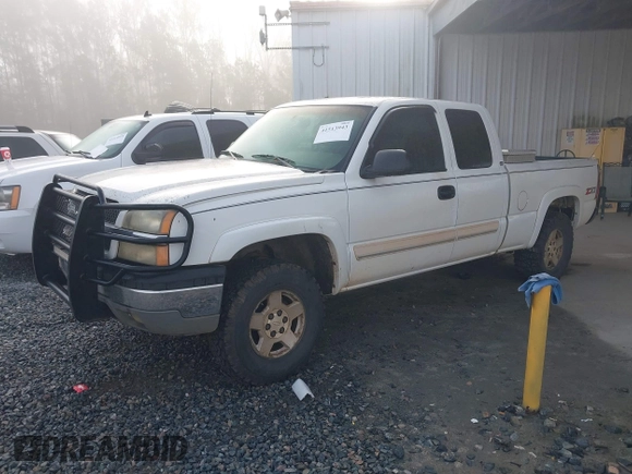 2003 Chevrolet Silverado 1500 with VIN 2GCEK19T231411251, listed as a IAAI auction lot 41513943 with 232,469 mi miles. Bid and sale history available at carsss.com. Image 2.